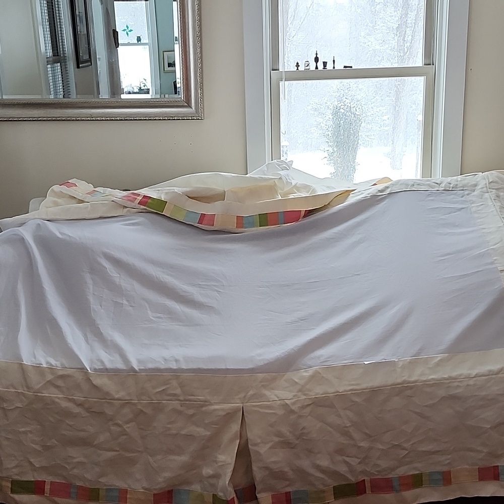 CALICO CORNERS CUSTOM TWIN BEDSKIRT - Picture 7 of 7